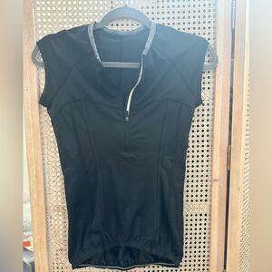Lululemon half zip top 
Size 6
